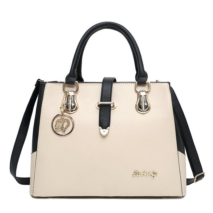 Atmospheric Clutch Shoulder Bag Creamy white