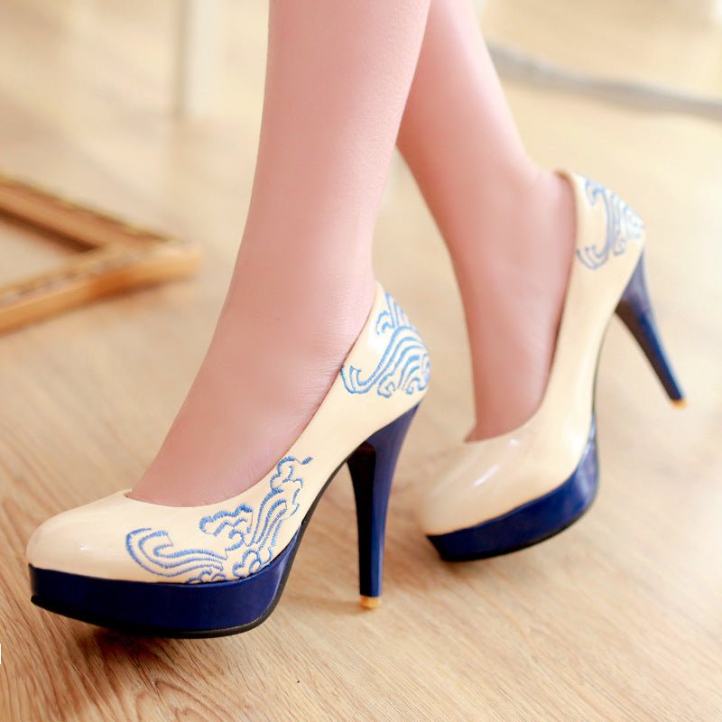 Blue and white porcelain embroidered high heels Beige