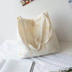 Chic Lace Daisy Canvas Clutch: Korean - Inspired Shoulder Bag Beige