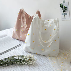 Chic Lace Daisy Canvas Clutch: Korean - Inspired Shoulder Bag Beige