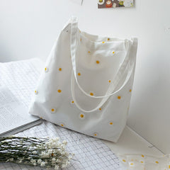 Chic Lace Daisy Canvas Clutch: Korean - Inspired Shoulder Bag White