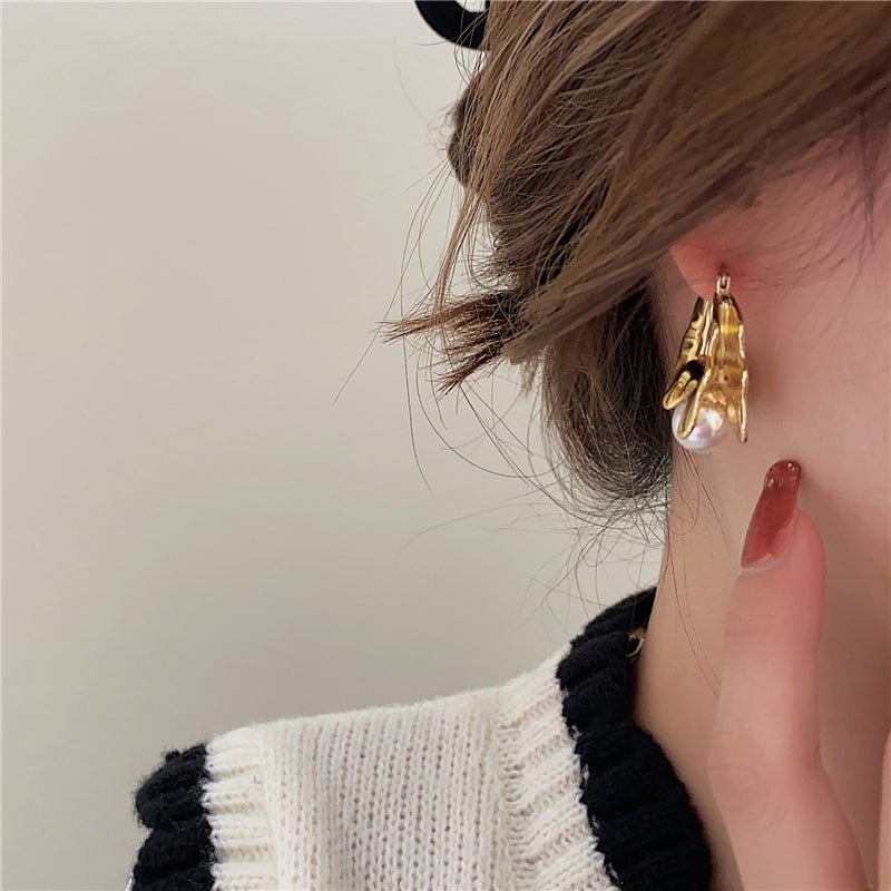 Classic Elegance Vintage Pearl Wavy Ear Loops Earring Gold