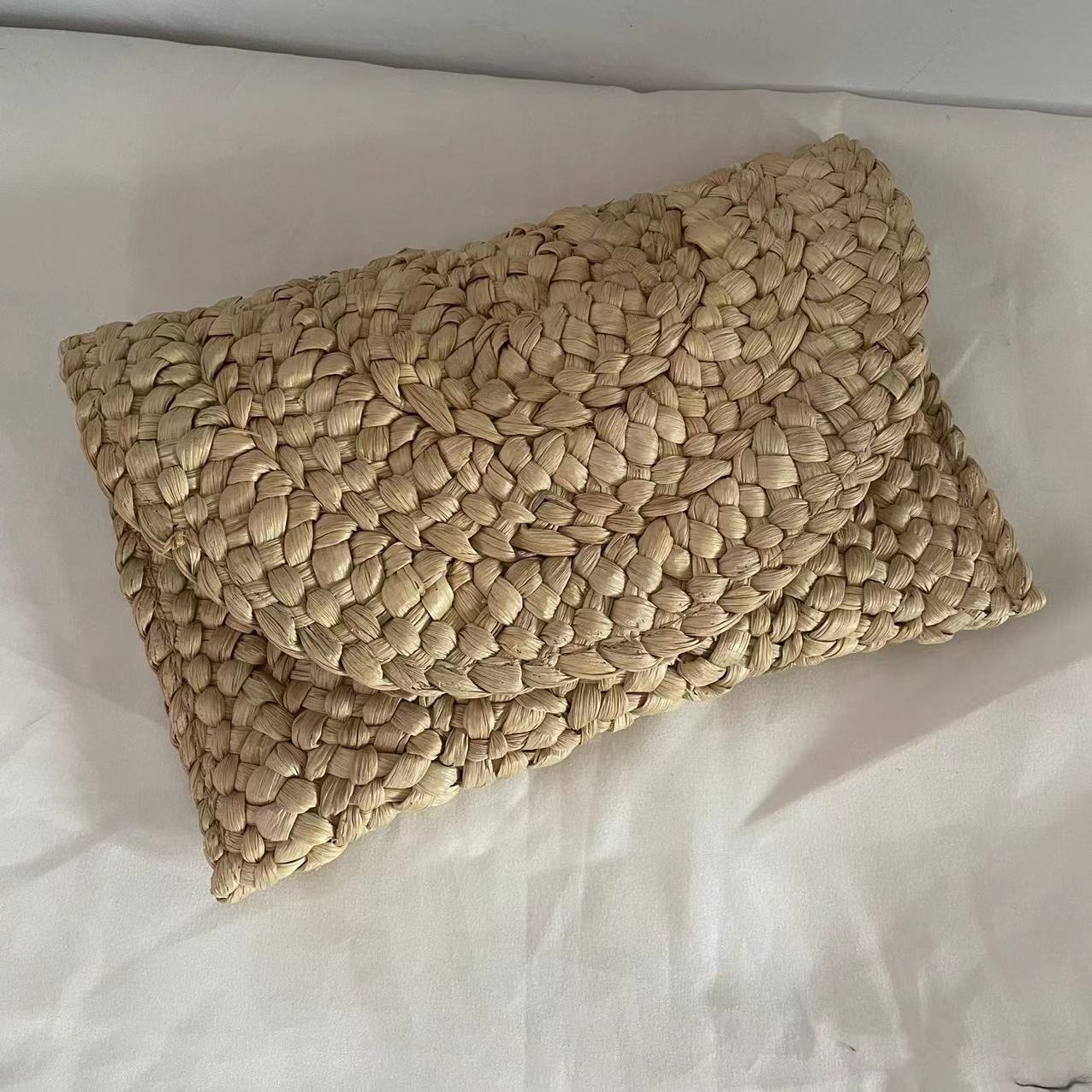 Cornhusk Woven Straw Fashion Clutch for Vacation Khaki