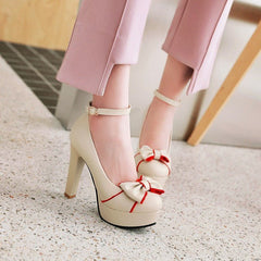 High heeled shoes with buckle Beige