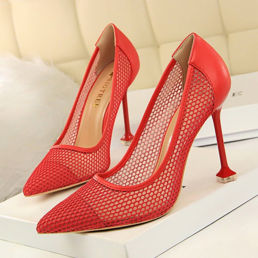 High - heeled shoes with shallow pointed toes Red