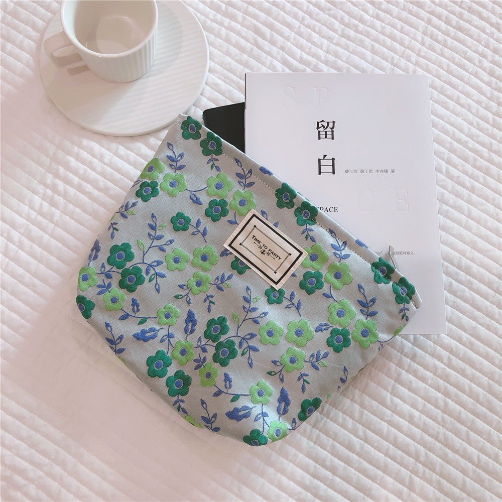 Literary Flower Clutch Bag with Elegant Appeal Green