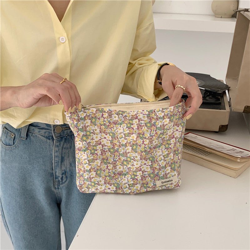 Small Literary Floral Makeup Storage Clutch Floral2