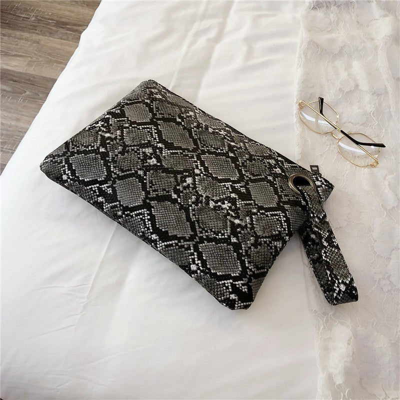 Snake print clutch Black