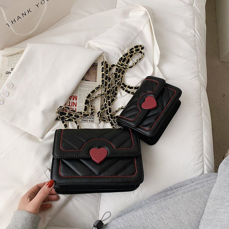 Stylish Chain Messenger Clutch Bag: Trendy Underarm Design Black