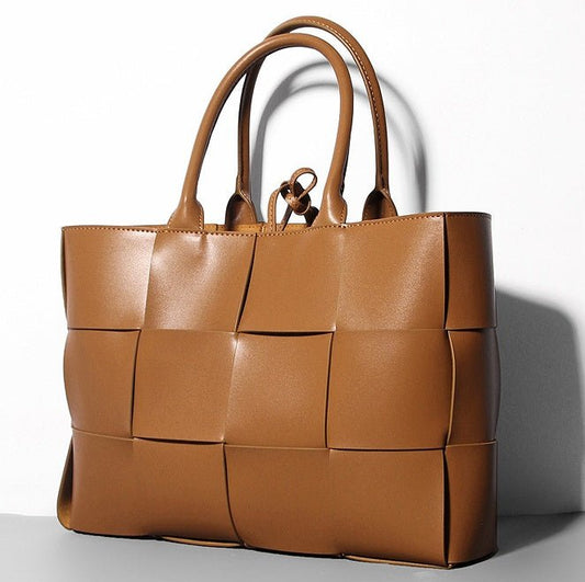 Woven Cowhide Checkered Handbag for Stylish Shoulder Carry Black