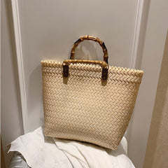 Woven Retro Handbag with Spacious Capacity for a Timeless Touch Brown
