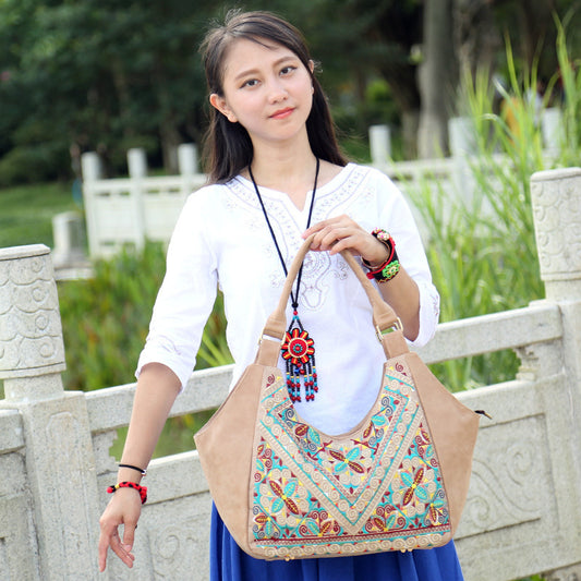 Retro Embroidery Clutch Handbag for Women in PU Leather