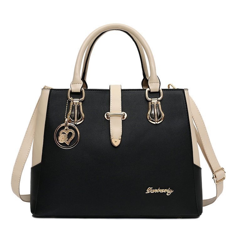 Atmospheric Clutch Shoulder Bag Black