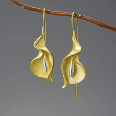 Blooming Flowers Ladies Hook Earrings – Elegant Floral Jewelry Gold