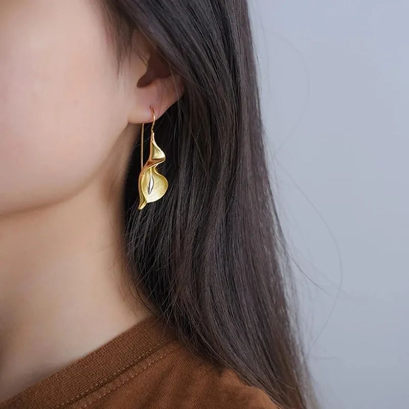 Blooming Flowers Ladies Hook Earrings – Elegant Floral Jewelry Gold