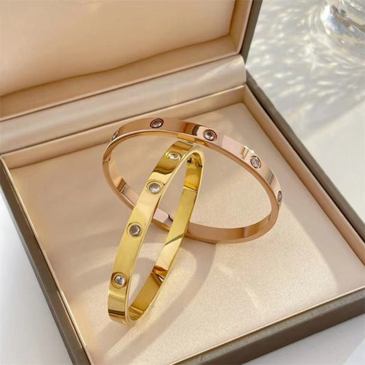 Chic and Stylish: Couple Brick Titanium Steel Bracelet for Women 4mm Gold