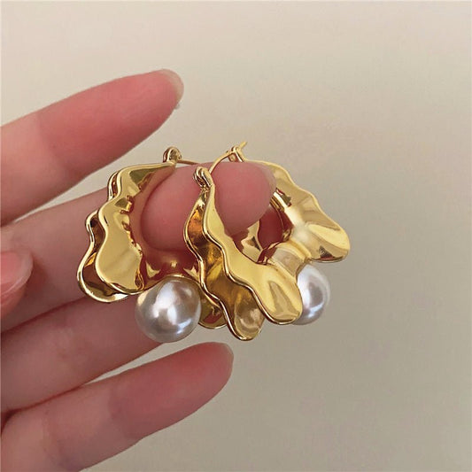 Classic Elegance Vintage Pearl Wavy Ear Loops Earring Gold