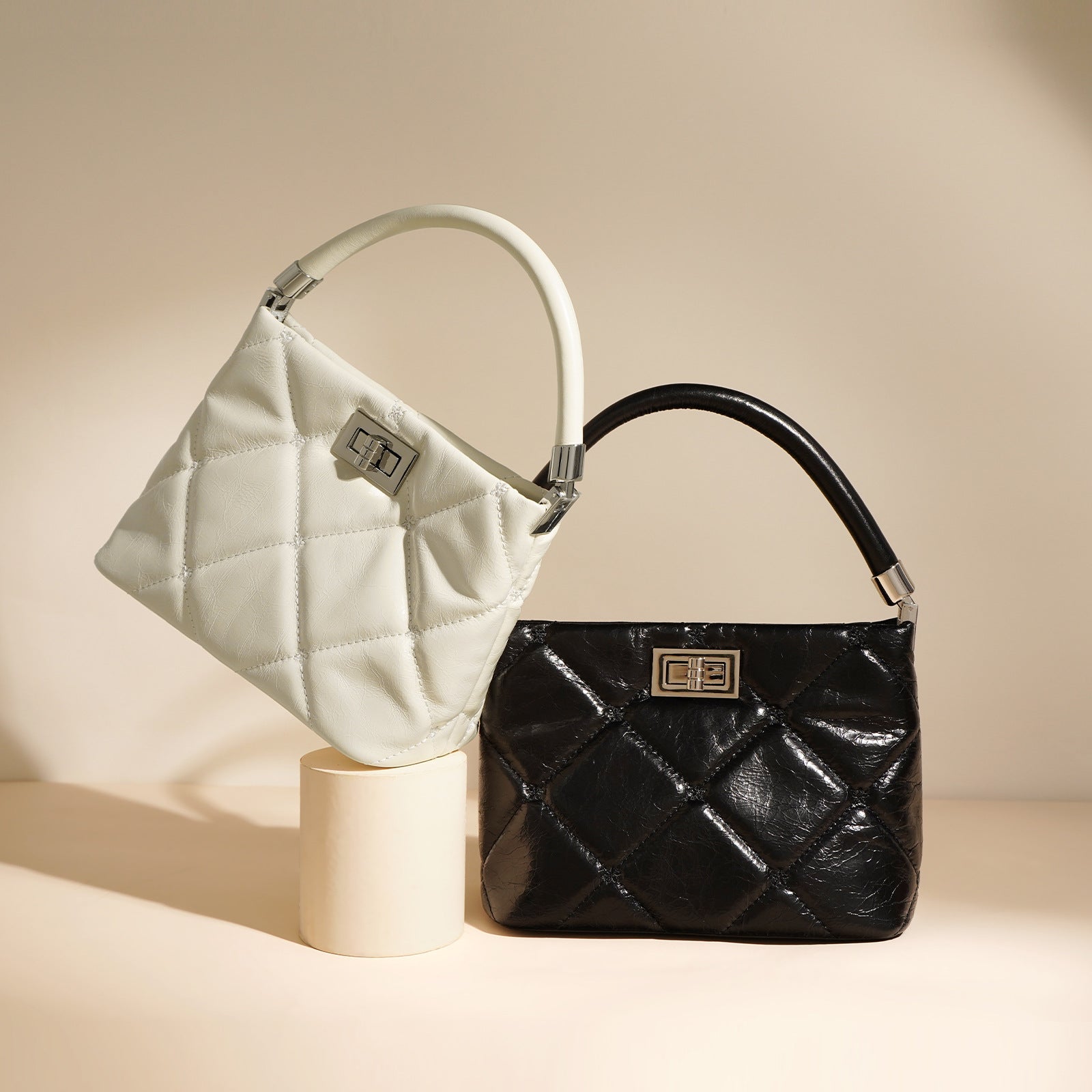 Diamond Quilted Handbag in First Layer Oil Wax Cowhide White