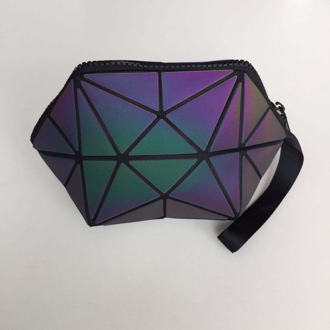 Discolored irregular semicircular cosmetic bag Luminous trumpet