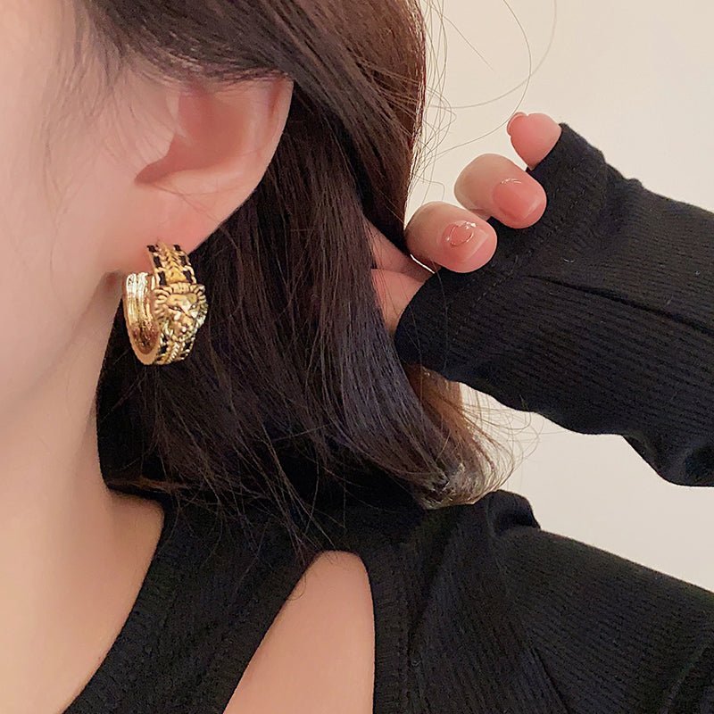 Exquisite Fashion Vintage Tiger Head C - shaped Ear Loops Earring Gold