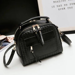 Fashionable Woven Clutch Bag, One - Shoulder Messenger for Women Red