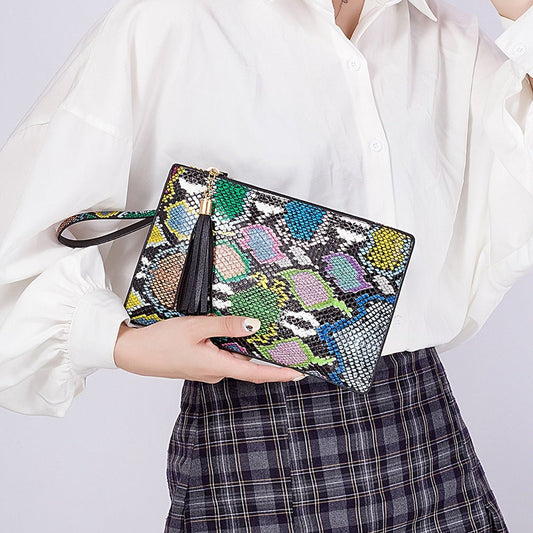 Pattern tassel clutch Green