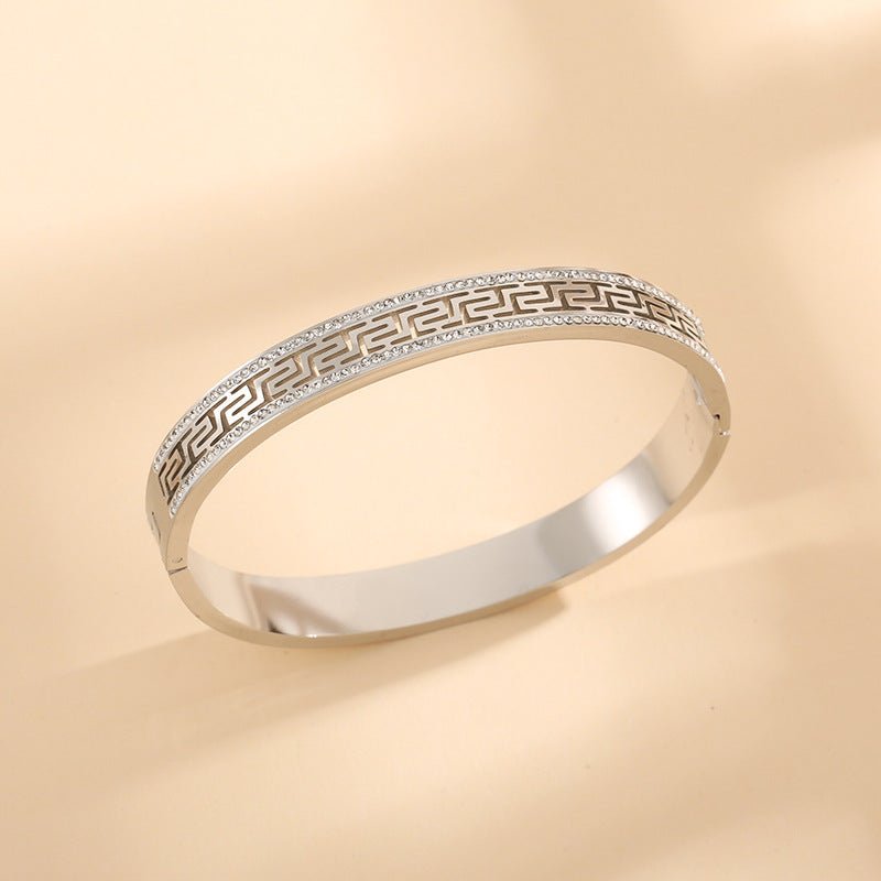 Retro Elegance Ins Niche Design Light Luxury High - end Bracelet Z227 Silver