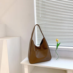 Retro Shoulder Bag: Women's Fashion with Simple Large Capacity Brown