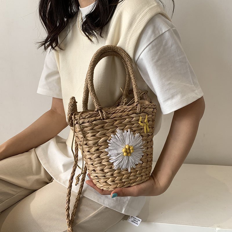 Small Daisy Straw Bag Women Shoulder Bags Handmade Apricot