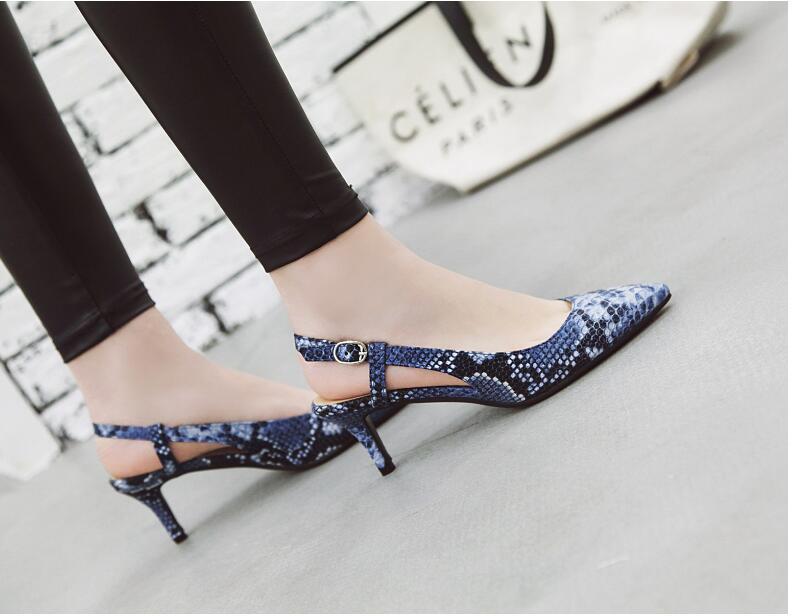 Snake - Shaped Pointed Baotou Sandals gules