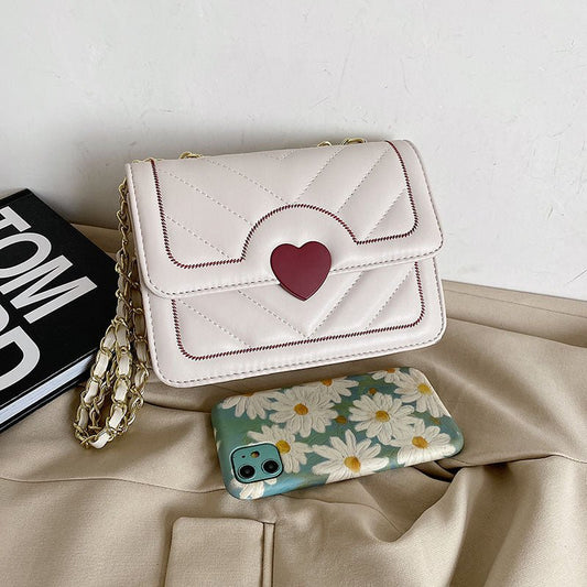 Stylish Chain Messenger Clutch Bag: Trendy Underarm Design Black