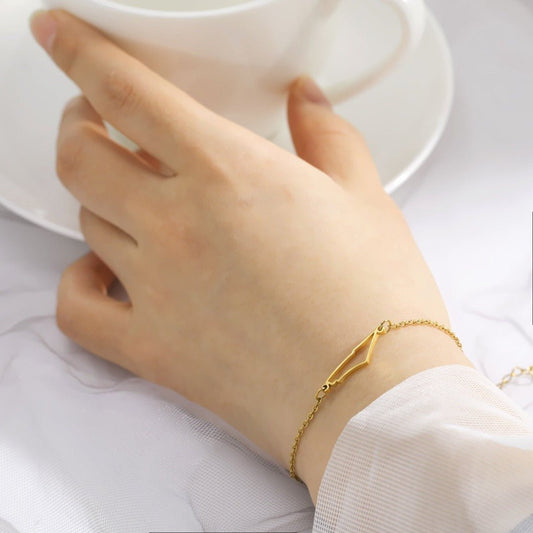 Stylish Pendant Stainless Steel Bracelet: Fashionable Elegance Gold