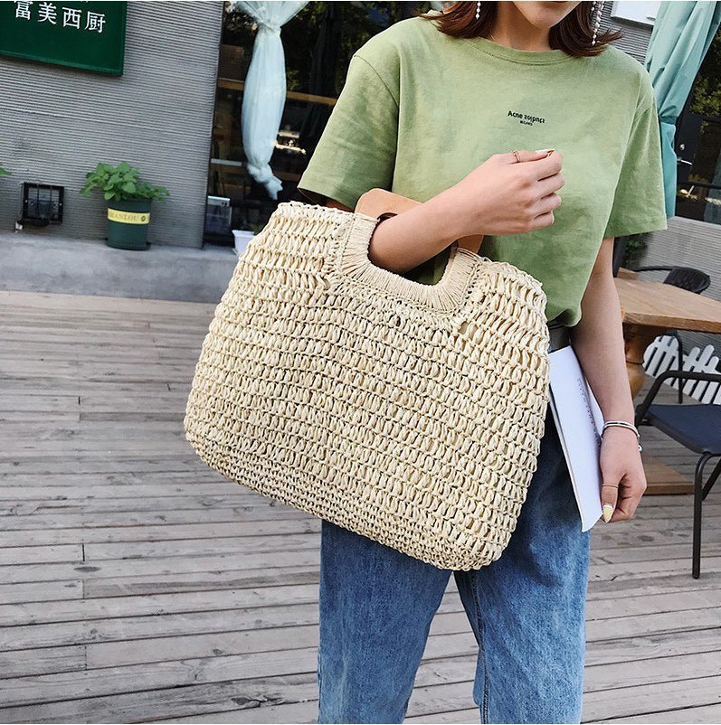 Stylish Straw Clutch Beach Bag for Summer Adventures Beige