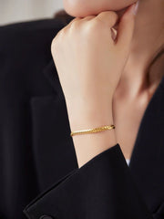 Timeless Elegance: Women's Simple Cuban Fade - Resistant Bracelet Gold