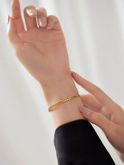 Timeless Elegance: Women's Simple Cuban Fade - Resistant Bracelet Gold