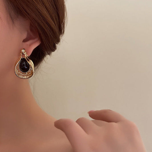 Timeless Retro Baroque Fashion Drop Earrings for Statement Style Gold