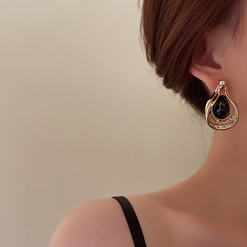 Timeless Retro Baroque Fashion Drop Earrings for Statement Style Gold