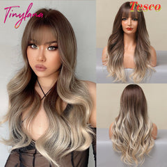 Women Wear Wavy Wigs Style G