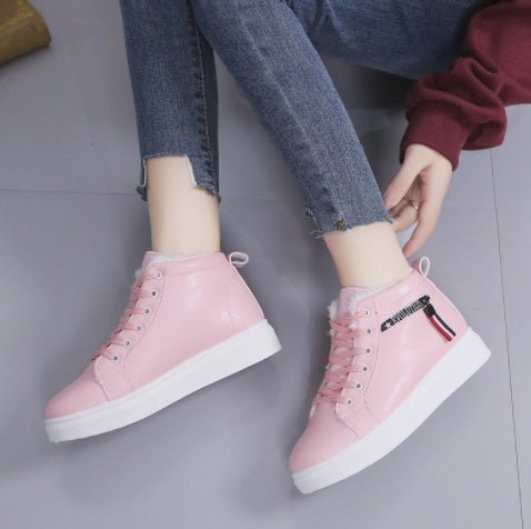Women With Plush Snow Boots And Short Sleeves Pink