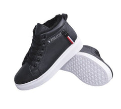 Women With Plush Snow Boots And Short Sleeves Black