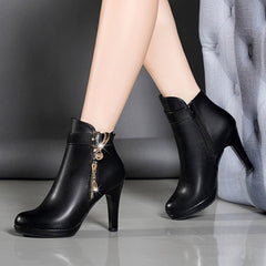 Women's Autumn Leather Boots – Timeless Style for Chilly Days Black