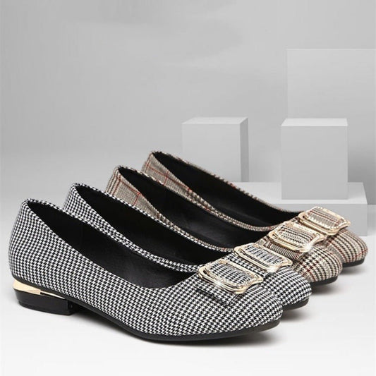 Women's Fashionable All - match Casual Soft Bottom Pointed Flat Shoes Black And White