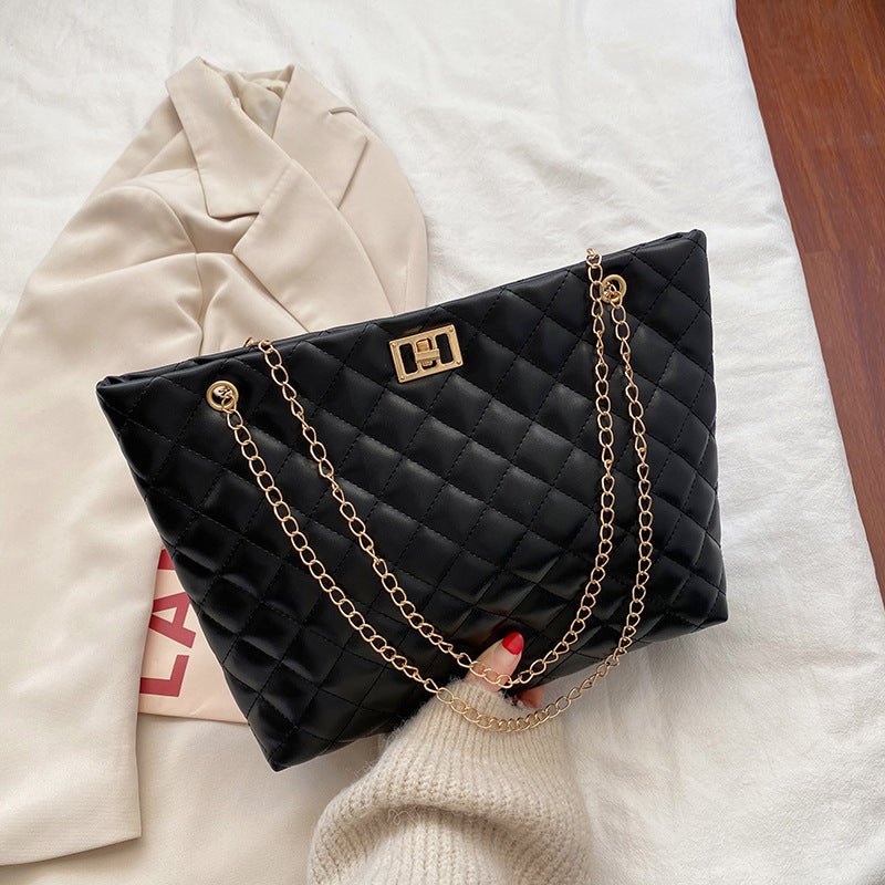 Women's Lingge Clutch Shoulder Bag with Small Chain Handle Black