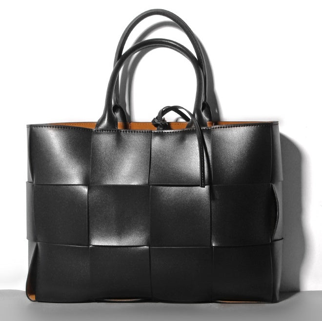 Woven Cowhide Checkered Handbag for Stylish Shoulder Carry Black